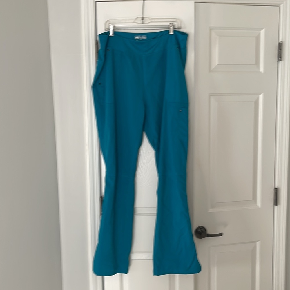 Healing hands large/tall uniform pant in great used condition.